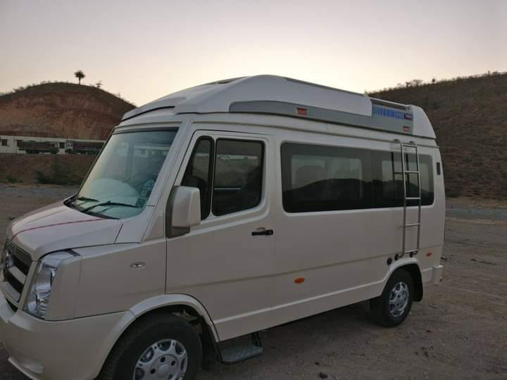 09 Seater AC Tempo - Front Side